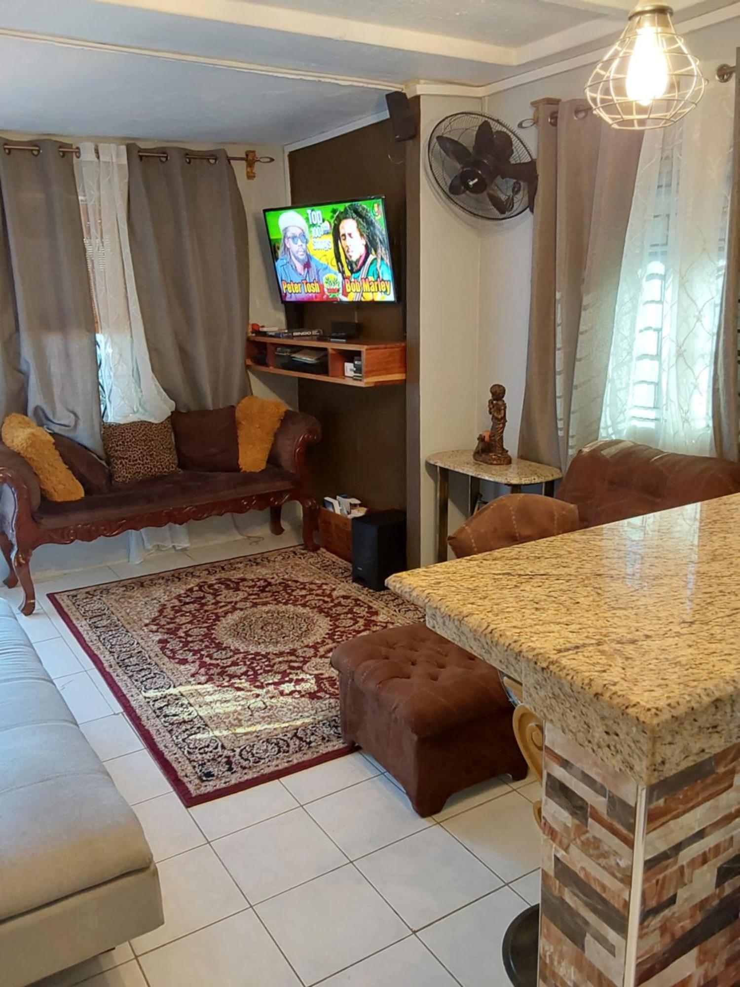 Zipcode Hideaway Guesthouse Portmore Exteriör bild